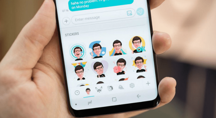 Samsung's Default Texting App Is Sending Random Pics to Other People