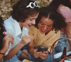 9 Best iMessage Games to Play with Your Friends & Colleagues play imessage games with friends family